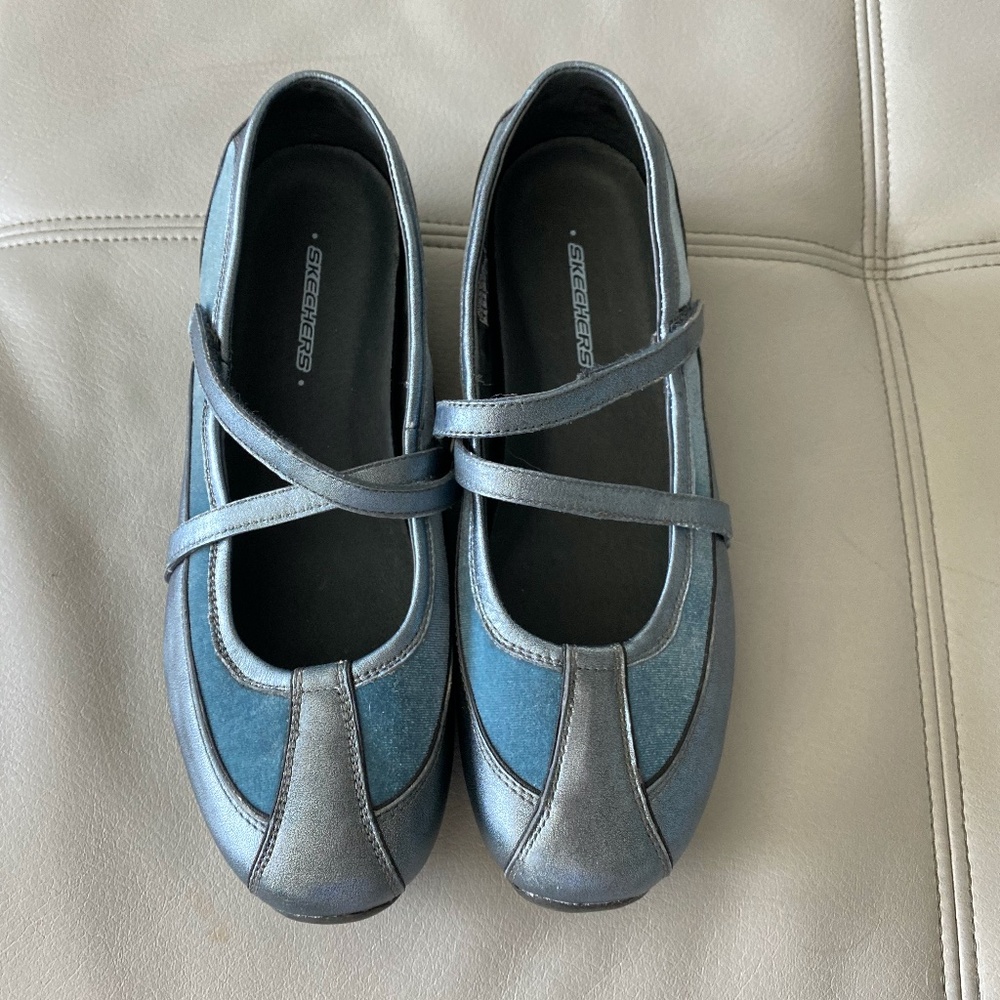 Pretty Blue Iridescent Skechers 9.5 VGUC